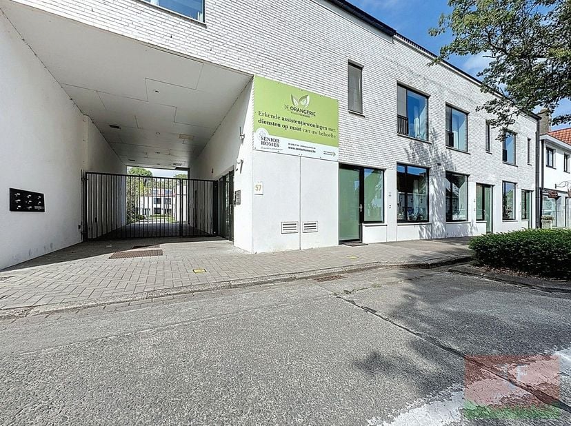 Gelegen in het prachtige Evergem, is "De Orangerie" een toplocatie onder de erkende assistentiewoningen. Deze moderne residentie, die zowel kwaliteit