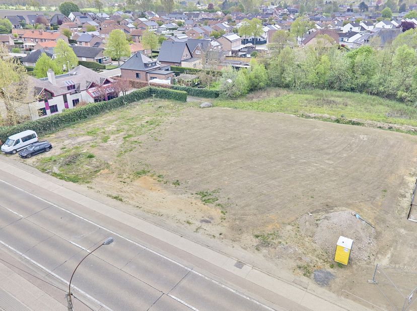 Terrain à vendre
                    à 3680 Neeroeteren