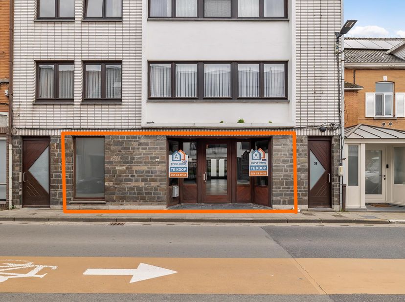 Voor meer info of een bezoek, bel 054 69 39 36 - Centraal gelegen in Heusden (Destelbergen) presenteren wij u deze commerciële toplocatie met tal van