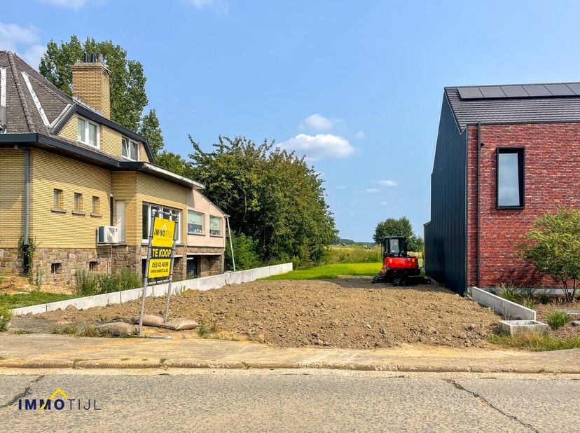 Deze goed gelegen bouwgrond, gelegen aan de Schoolstraat in Erpe-Mere, biedt een unieke kans om jouw droomwoning te realiseren midden in een groene en