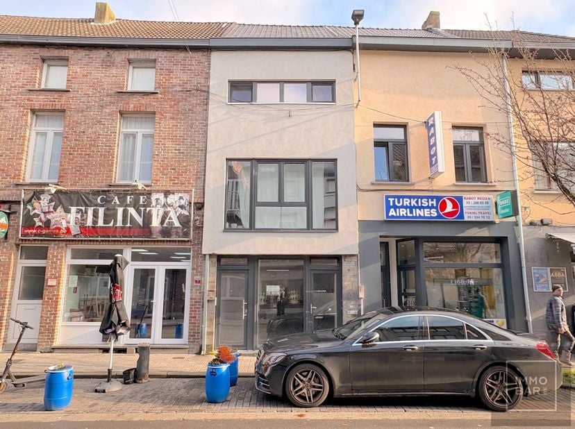 Bien professionnel à louer
                    à 9000 Gent