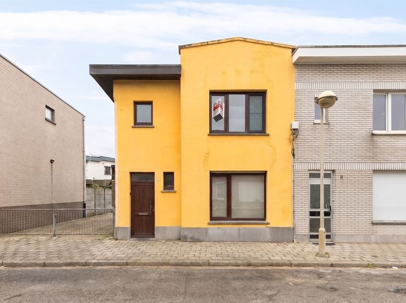Une superbe maison tout confort<br />
Situation : rue parallèle à la Dublinstraat, située au calme dans un quartier en plein essor, à proximité des tr