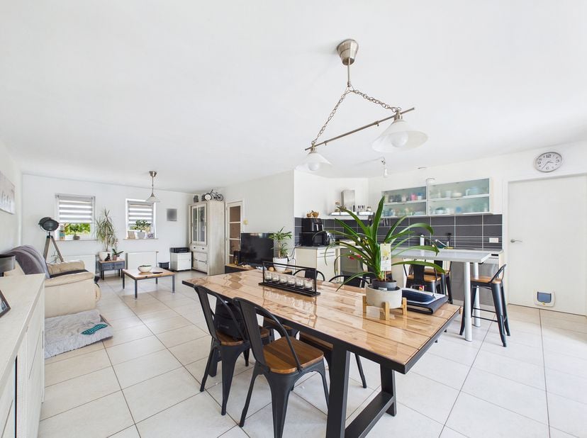 Huis met 4 slaapkamers en garage