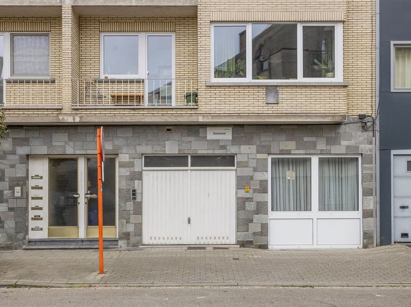 TE KOOP: Gelijkvloers 1-slaapkamer appartement met gunstige ligging te Runkst (Hasselt)<br />
Welkom in dit charmante gelijkvloers appartement, gunsti