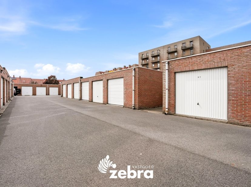Deze afgesloten garagebox, gelegen aan de Noordlaan 43 (garage nr. 37), geniet van een gunstige en vlot bereikbare ligging, met een uitstekende verbin