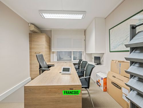                                         Bâtiment commercial à vendre à Oostende, € 210.000
