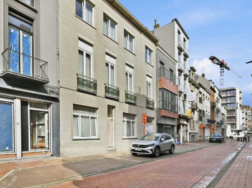 Karaktervol opbrengsteigendom met 4 appartementen op topligging in een zijstraat van de Grote Markt van Blankenberge, op wandelafstand van het centrum