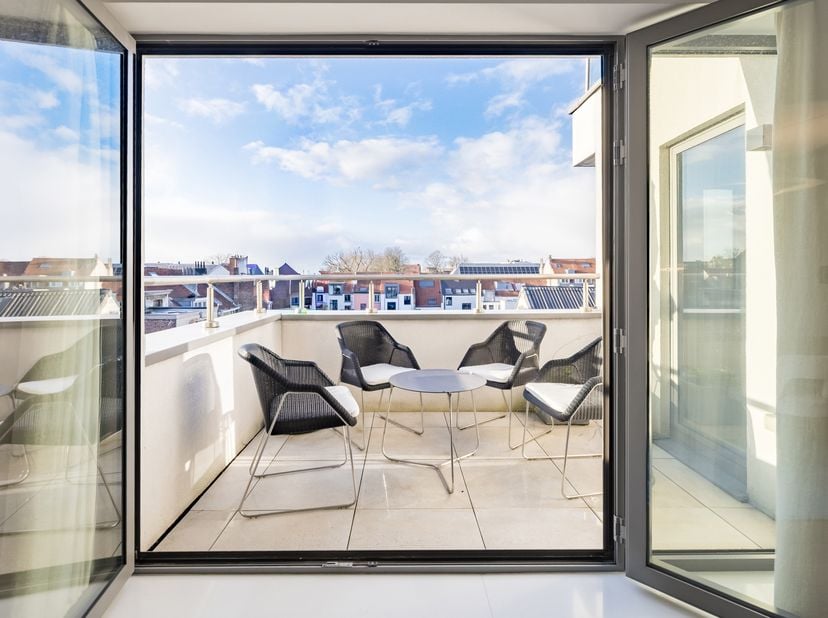 Dans l’un des quartiers les plus prisé d’Ixelles: la Place du Châtelain, au cœur de la vie urbaine et à proximité immédiate des commerces, restaurants