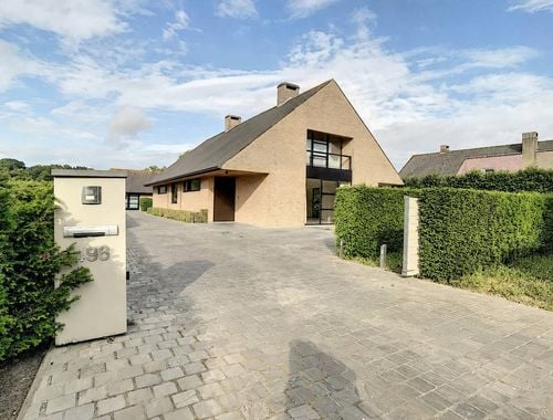                                         Villa à louer à Boezinge, € 1.600
