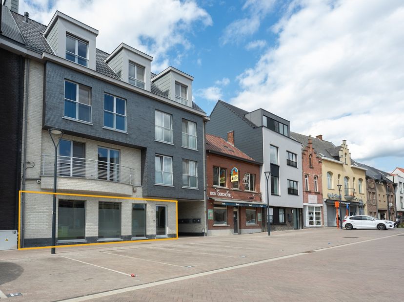 Bedrijfsvastgoed te koop in Dorp 12,
                    2861 Onze-Lieve-Vrouw-Waver