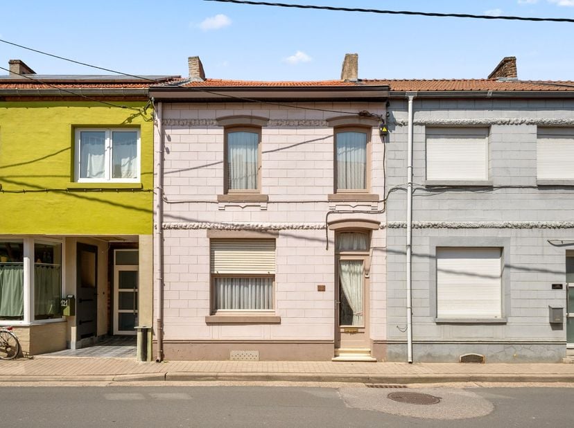 Deze standaard rijwoning in Attenhoven is de perfecte plek voor een gezin dat op zoek is naar een comfortabele en praktische woning. De woning beschik