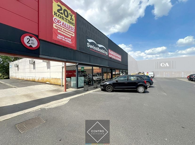 Bien professionnel à louer
                    à 8800 Roeselare