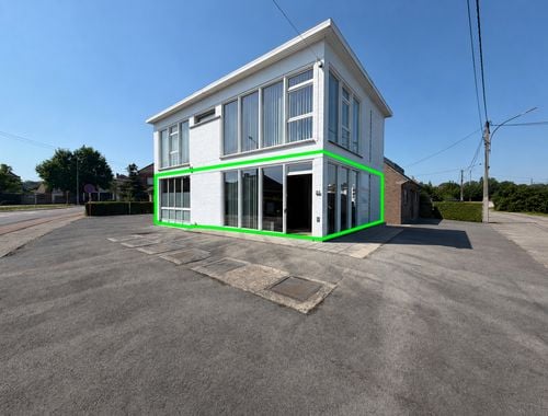                                         Commerce à louer à Luingne, € 1.200
