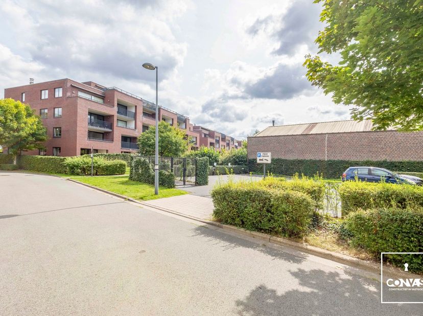Garage te koop in Hundelgemsesteenweg 287,
                    9050 Gentbrugge