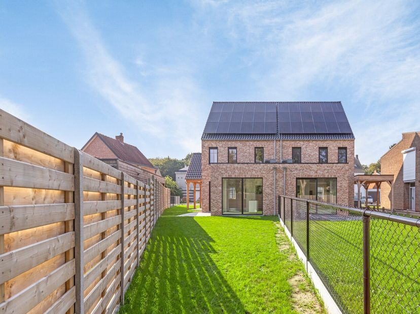 BEZOEK AANVRAGEN ENKEL MOGELIJK VIA VOLGENDE LINK: https://verlinden.mijnhuurprofiel.be/property/731760b4-0d04-4129-8943-c10b38c5ef55<br />
Deze lande