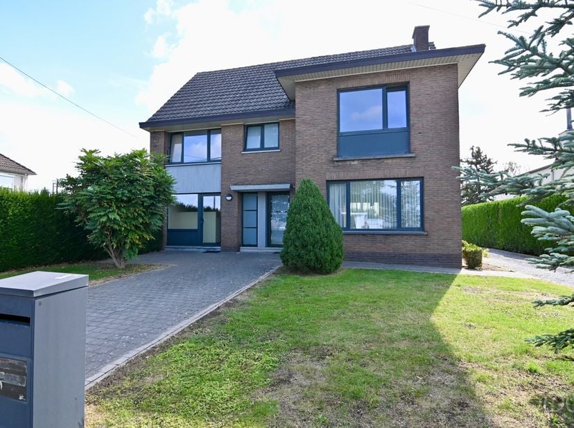 Huis te koop in Vliegveldlaan 12,
                    3800 Sint-Truiden