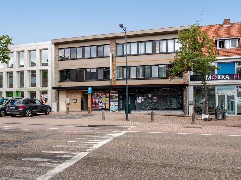 RUIM EN RECENT GERENOVEERD APPARTEMENT MET TERRAS EN GUNSTIG EPC TE HEUSDEN-ZOLDER<br />
<br />
Bent u op zoek naar een ruim, energiezuinig en insta