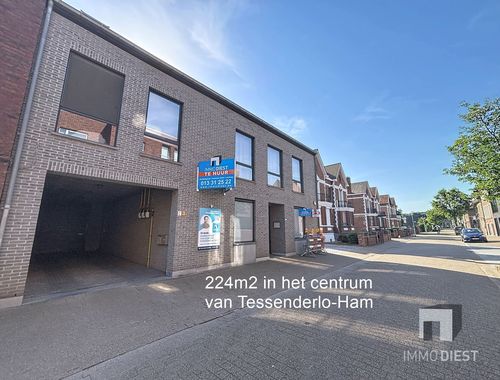                                         Bâtiment commercial à louer à Tessenderlo, € 1.990
