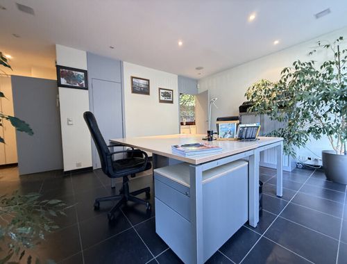                                         Bureaux à vendre à Uccle, € 295.000
