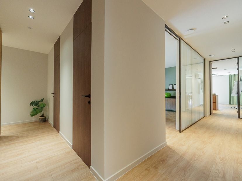 Exclusief bedrijfsvastgoed met high-end kantoorafwerking en 6 parkeerplaatsen te Diepenbeek<br />
<br />
Op een uitstekende locatie in het Industriepa