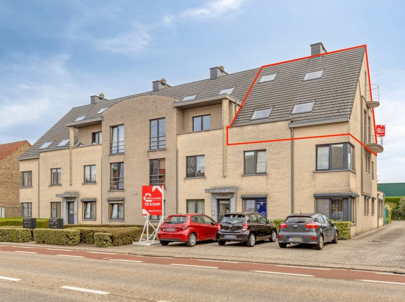 Dit duplexappartement met 1 slaapkamer, gelegen op de 2de verdieping, geniet van een uitstekende, centrale ligging nabij het centrum van Leopoldsburg.