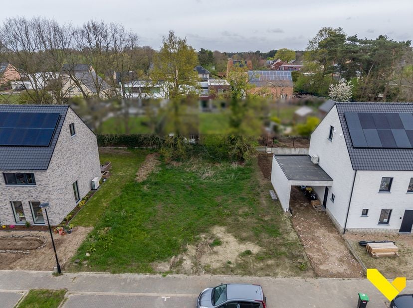 Bouwgrond voor open bebouwing in rustige verkaveling.<br />
Dit perceel is gelegen in een rustige verkaveling nabij het centrum van Geel-Winkelomheide