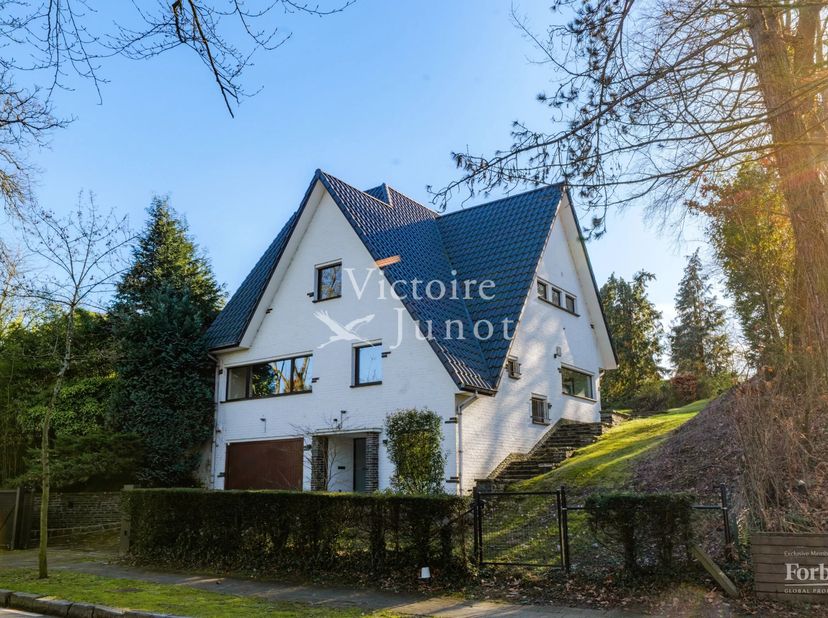 In de prestigieuze wijk Prince d'Orange, prachtige 4-gevel villa met een totaal bruto vloeroppervlak van ca. 300 m² en tuin op het zuiden op een perce