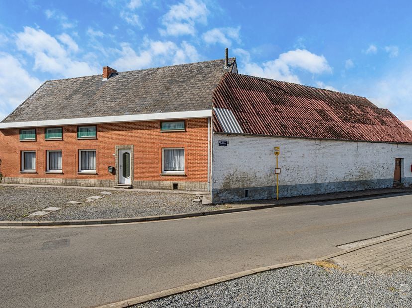 Maison à vendre à Rue de vacresse 42,
                    7050 Herchies