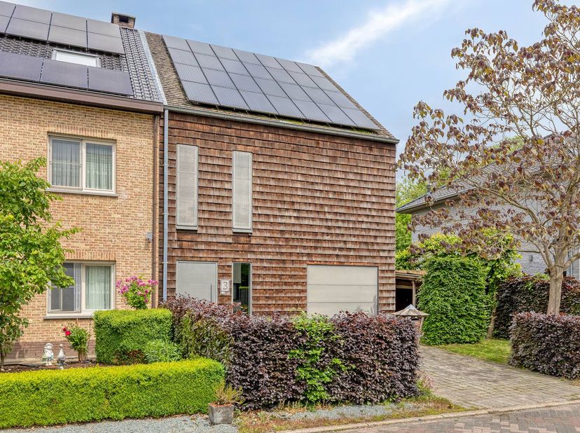 Vous recherchez une maison durable et de qualité ? Cette maison écologique à vendre à Kruibeke vous offre un confort moderne dans un quartier résident