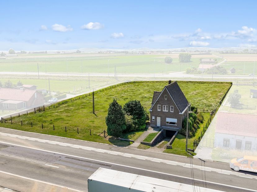 Huis te koop in Ieperseweg 67,
                    8970 Poperinge