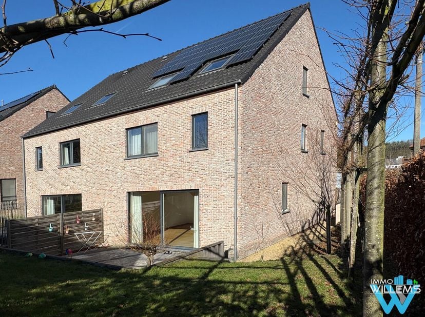 In een rustige en prestigieuze straat van Everberg bevindt zich deze moderne en perfect onderhouden woning, die comfort, energie-efficiëntie en levens