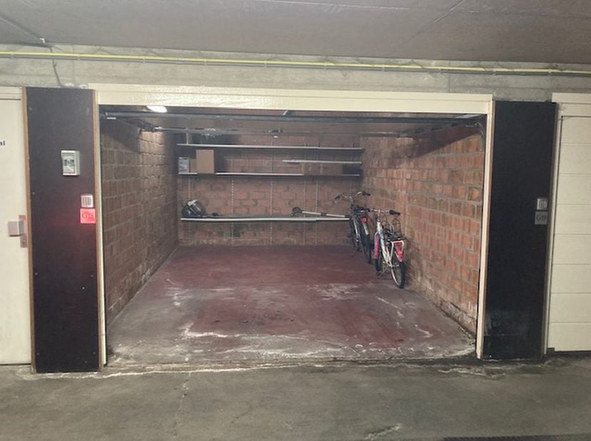 De centrale ligging en de grote vraag op die locatie naar degelijke garages te huur maakt deze eigendom heel attractief voor vastgoedbeleggers die een