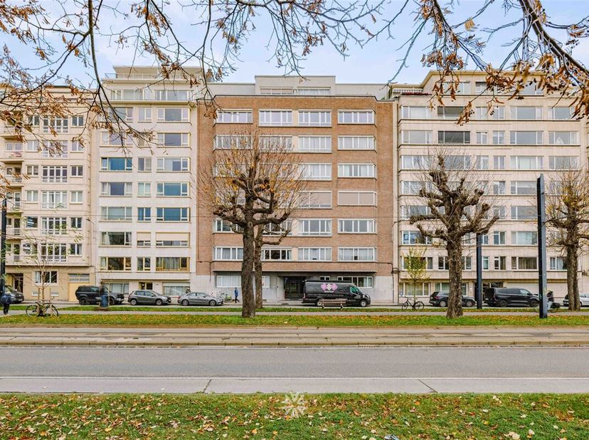 GENT - Ruim drie-slaapkamerappartement met groot terras te koop aan het Gentse Zuidpark<br />
Gelegen aan de Hubert Frère-Orbanlaan 391 vindt u op de