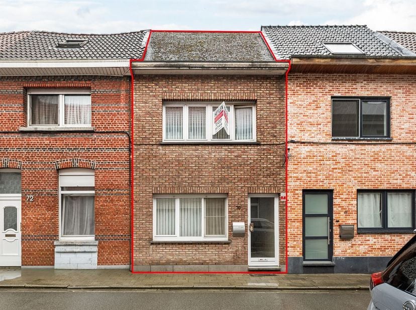 Woning met 2 slaapkamers &amp; af te werken zolder<br />
Nabij het centrum van Boom bevindt zich deze woning met een praktische indeling en uitbreidingsmo