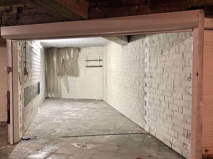Garage te koop in Nieuwpoort-bad in residentie Duin en Zee. Toegang tot de garage is via de Franslaan.<br />
Afmetingen garage: breedte: 2,47m ; hoogt