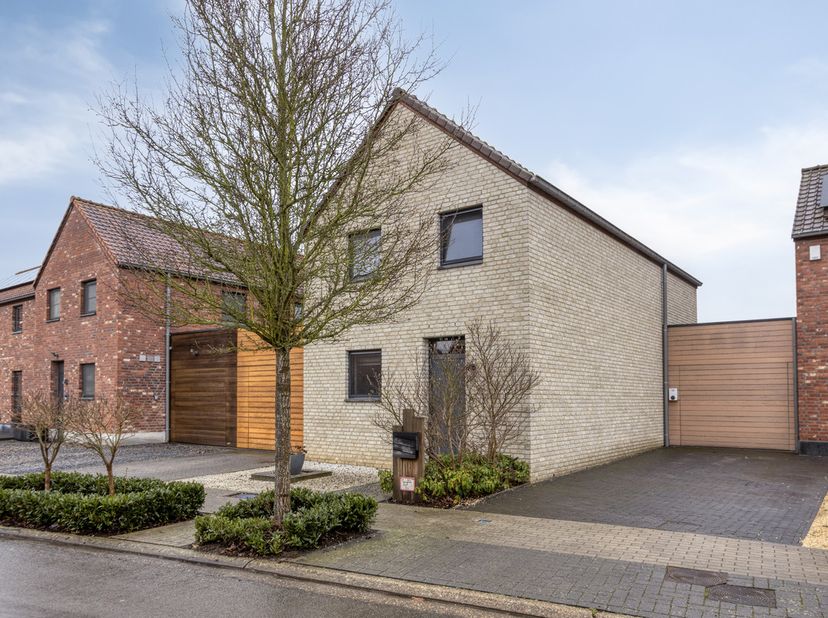 Bent u op zoek naar een instapklaar huis op een uitstekende locatie? Deze verzorgde eengezinswoning in Bilzen biedt het ideale evenwicht tussen stedel