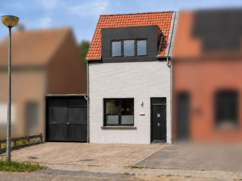 Deze gerenoveerde woning bevindt zich in de straat Koulaak en is nabij het centrum van Herentals gelegen, op korte afstand van alle voorzieningen zoal