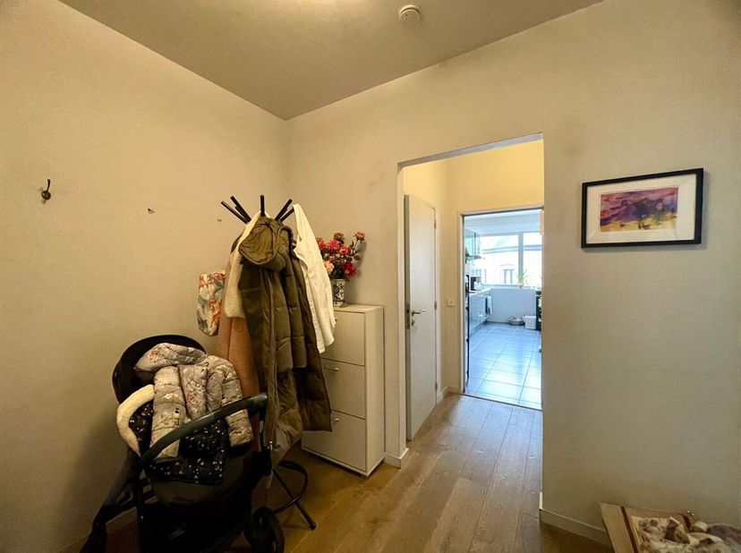 Situation : Cet appartement jouit d'une situation extrêmement centrale à Anvers Sud, dans une rue secondaire de la Mechelsesteenweg. Grâce à la proxim