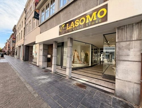                                         Commerce à louer à Maaseik, € 850
