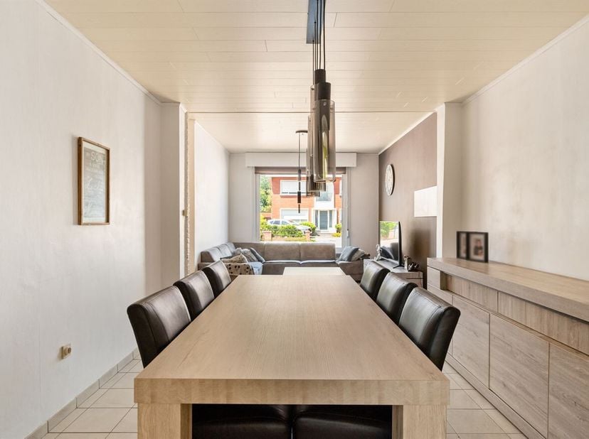Locatie: <br />
Deze woning is gelegen aan de Kapellei 46 in Sint-Antonius (Zoersel), op een gunstige locatie nabij het centrum. Winkels, scholen, hor