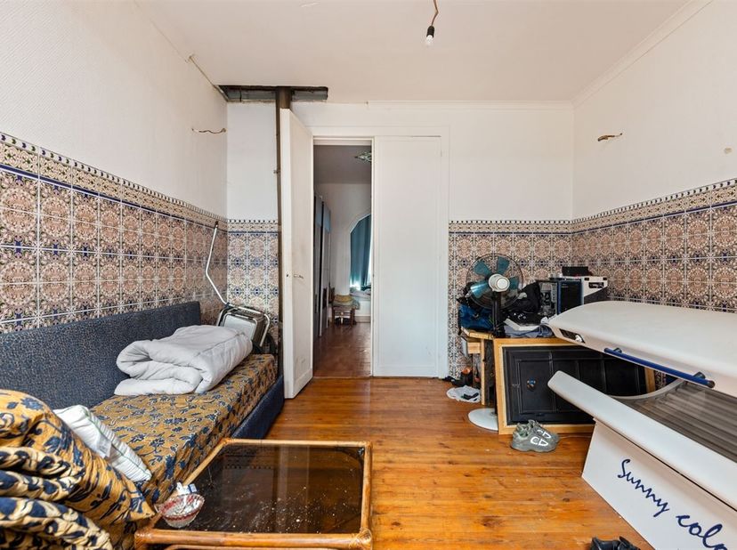 We treffen deze uitstekend gelegen woning aan in de Pennepoelstraat 29 te Mechelen. Een kindvriendelijke buurt op slechts enkele minuten afstand van M