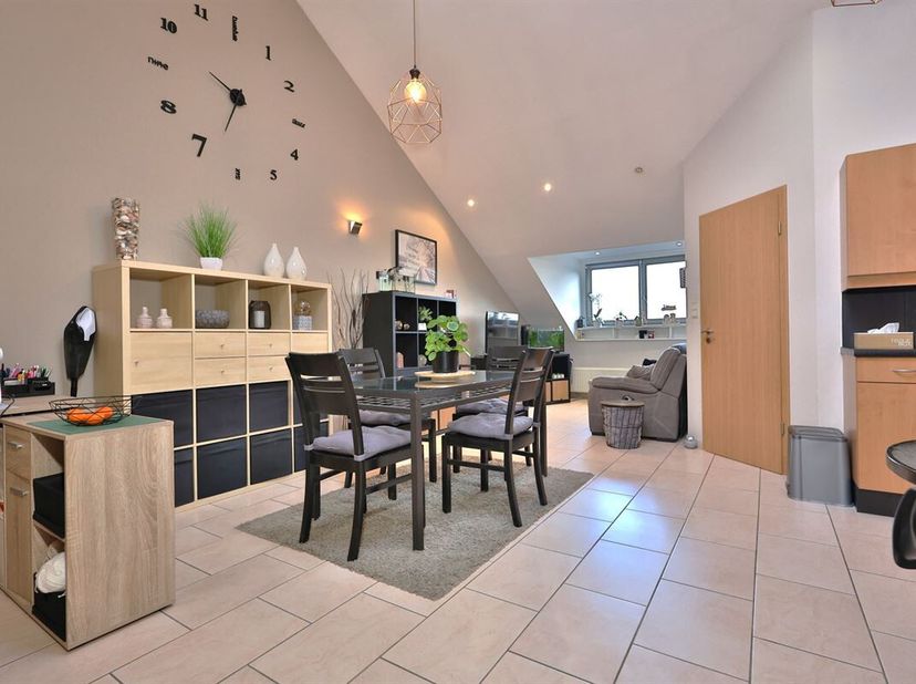 Louveigné - aangenaam appartement met 1 slaapkamer (1ste verdieping) in zeer goede staat, gelegen op 1 min van het centrum en op 3 min van de snelweg