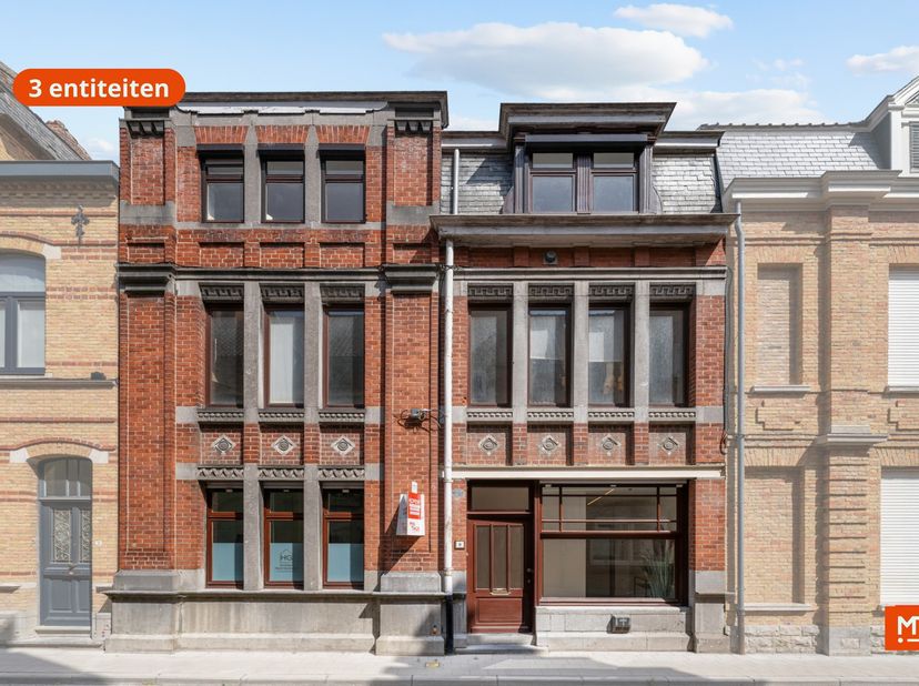 Op zoek naar een interessante investering in het hart van Ieper? Dit opbrengsteigendom biedt tal van mogelijkheden dankzij zijn centrale ligging, poly