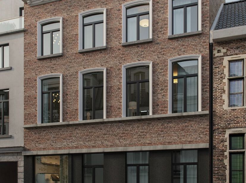 Ben je op zoek naar een comfortabele en bemeubelde studentenkamer in Leuven? Dan is residentie LAURENCE de perfecte plek voor jou! Deze moderne reside