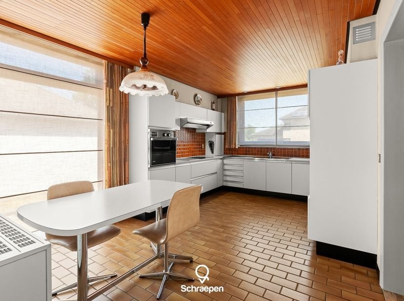 We vinden deze ruime gezinswoning&amp;nbsp;(237 m²) met 3 slpks terug&amp;nbsp;op een zuidwestelijk perceel van circa 11,5 are. Voor meer informatie ga naar:&amp;