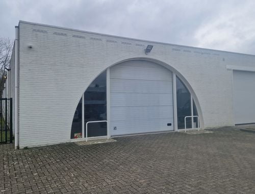                                         Bâtiment d’entreprise à louer à Achel, € 950
