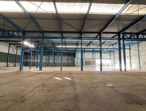                                         Bedrijfsgebouw te huur in Zutendaal, € 4.584

