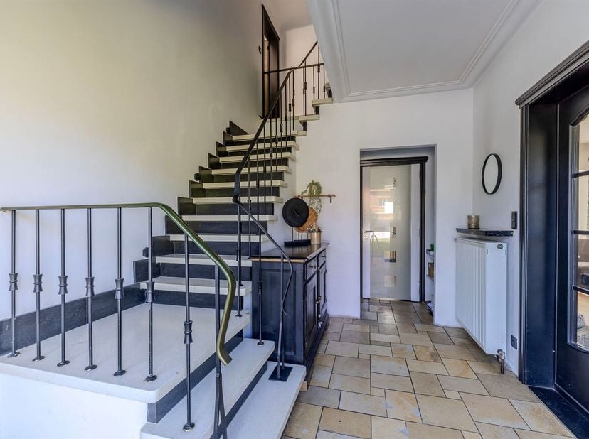 Charmante woning met 3 slaapkamers, garage en tuin! <br />
Gunstig gelegen woning te Hulshout met scholen, winkels en openbaar vervoer in de nabije om