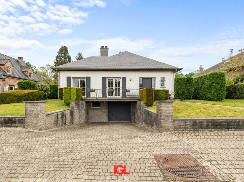 --- PRIX À PARTIR DE 599 000 € ---&amp;nbsp;<br />
<br />
Située dans le quartier résidentiel très prisé de « Zuundallaan » à Sint-Pieters-Leeuw, cette ch