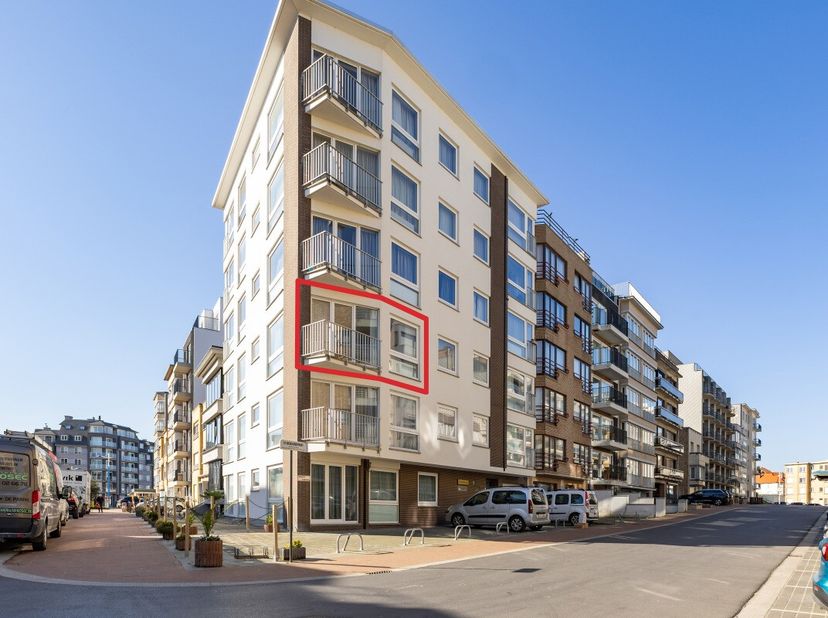 Koksijde : Ruim 2-Slaapkamerappartement te Koop nabij de Zeedijk Ontdek dit lichtrijke appartement op een toplocatie in Koksijde, op slechts een steen